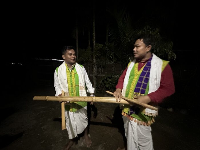 Men playing Saksoni & Dangmari